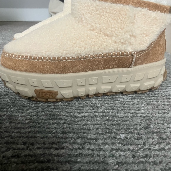 Venture Daze Ultra Mini Cozy Ugg - Picture 4 of 8